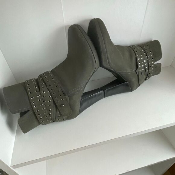Mint Velvet Leather Grommet Accent Ankle Boots 39 Gray - Picture 12 of 13